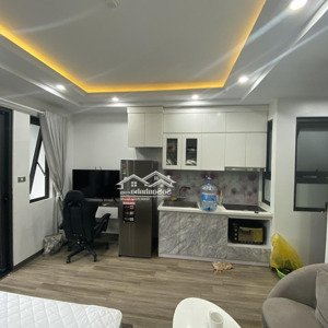 cho thuê căn hộ dịch vụ tại ngõ 193 trích sài. ban công rộng thoáng view hồ tây. chỉ 6.5tr