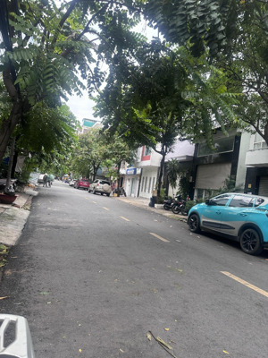 chính chủ bán biệt thự mt đường 15m gần nguyễn thị thập p. tân quy q7 dt 5x24m 3 tầng. giá: 17,7 tỷ