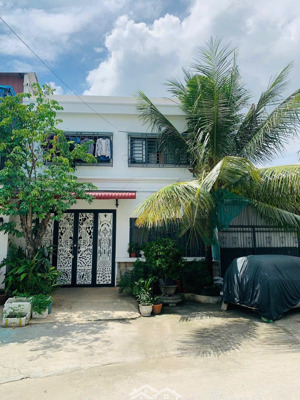 bán nhà phường vĩnh hòa gần biển, đường rộng 11m, sổ đỏ đã hoàn công, khu vực nhiều tiện ích