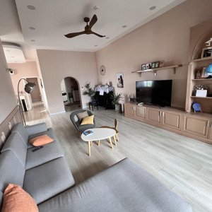 bán căn hộ penthouse - diện tích rộng, tầng cao nhất tòa nhà, sổ hồng sẵn cầm tay