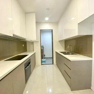 cho thuê 2 phòng ngủ millennium, nội thất cơ bản, giá 18tr/ tháng. liên hệ: 