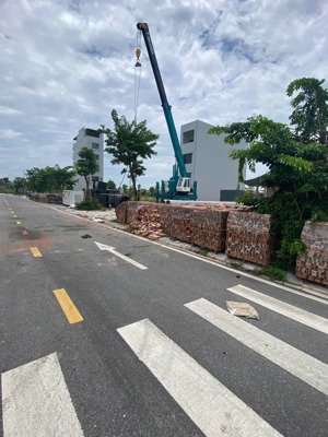 bán đất 120m² giá chỉ 28.8 tỷ mặt đường rộng, cực phù hợp xây cho thuê