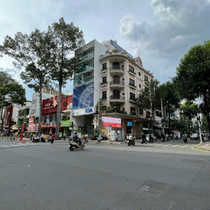 hạ giá còn 35 tỷ cần bán gấp nhà góc 2 mt an dương vương p. 4 q. 5