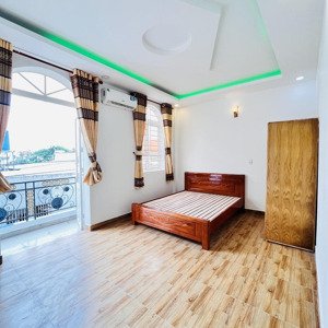 phòng ban công full nội thất gần đầm sen, ở 3 - 4 người, giờ giấc tự do, giá chỉ 4tr5