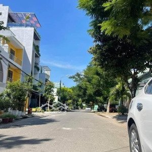 ban đất tặng nhà cấp 4 - đường phùng hưng, gần biển nguyễn tất thành