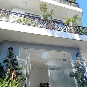 9 phòng-9wc - cho thuê nhà nguyên căn cực mới đẹp, có sân vườn. đường nguyễn thị thập quận 7.