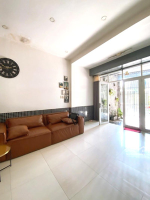 bán gấp nhà mặt tiền linh đông 95m² đường 6m tránh nhau gần phạm văn đồng chỉ 5.6 tỷ