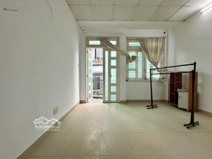 chính chủ cho thuê nhà nguyên căn 2pn ban công ở ni sư huỳnh liên
