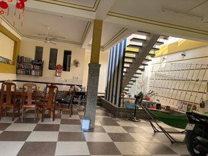 cần bán nhà 2 tầng mt đường trần khát chân - hòn xện - nha trang