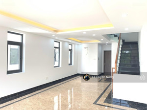 cần cho thuê gấp shophouse kinh doanh tại lakeview city, diện tích 7x20m, 1 trệt 4 lầu giá 36,5tr