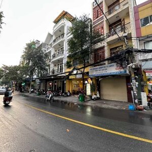 cho thuê mt 101a nguyễn thái bình p4 quận tân bình. dt: 5,2x10m 6 tầng trống suốt. giá: 40 tr/th