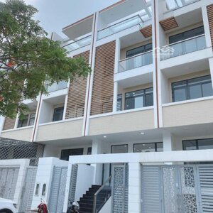 cho thuê nhà hoàn thiện thô, 1 hầm 4 lầu tổng diện tích 350m2, nhà mới 100%. lh 0948449354