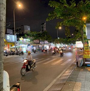 cho thuê nhà dài hạn vị trí đẹp mặt tiền đường phạm hùng