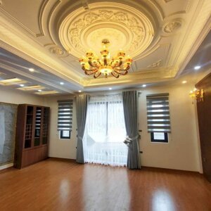 nhà mới 60m2 thang máy đức giang nhỉnh 8tỷ, long biên - ô tô vào nhà - gần mặt phố.
