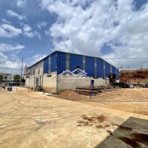 CHO THUÊ 2 KHO 525m2 & 725m2 MT VÀNH ĐAI 10/3 BMT