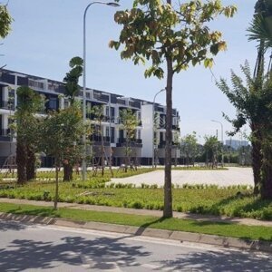 chủ nhà cần tiền bán gấp căn liền kề 97m trục chính dự án hado charm villas