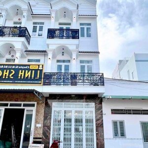 NHÀ PHỐ 2 LẦU MỚI ĐẸP KDC ĐẠI HỌC Y DƯỢC CT