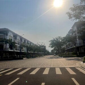 verosa park khang điền cắt lỗ thấp hơn giá cdt 1-2 tỷ tt nhanh ,5x15 giá 11 tỷ , 6x17.4 giá 12.5 tỷ