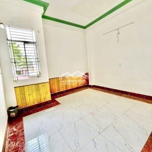 NHÀ TRỆT 2 LẦU MẶT TIỀN NGUYỄN VIỆT HỒNG