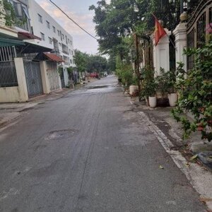 CHO THUÊ NHÀ 300M TẠI PHỐ TRẠM PHƯỜNG LONG BIÊN – HÀ NỘI, GIÁ: 10 TRIỆU.