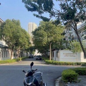 bán lô góc nội khu 3 mặt thoáng view vườn hoa , hai mặt đường tại hoa phượng, an khánh, hoài đức