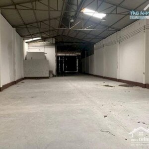 Cho thuê gấp 500m2 kho xưởng ở Việt Hưng, Long Biên, giá 70.000/m2, xe cont vào