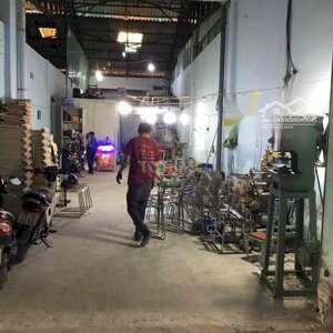SANG XƯỞNG SX BÀN GHẾ INOX