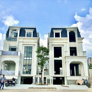 duy nhất 1 căn thiết kế anh quốc trục thông ra 3,5, bước vài bước đến hồ. giá chỉ 6, x tỷ