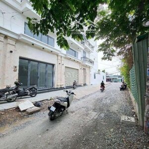 Bán nhà trệt, lửng, 3 lầu. Đường Tô Ngọc Vân/, tiện ở và kdbb, Quận 12