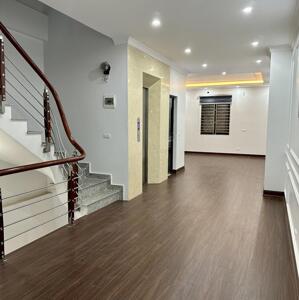 Chị gái em cần cho thuê căn nhà mặt phố Gia Thượng 80m2-7 phòng khép kín