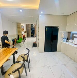 bán gấp nhà 1 trệt 1 lửng 2 lầu 1 sân thượng - có thang máy - hẻm nhựa 8m