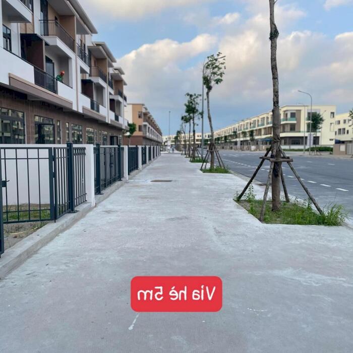 Hình ảnh Một căn duy nhất shophouse trục phố ẩm thực Centa Từ Sơn 4