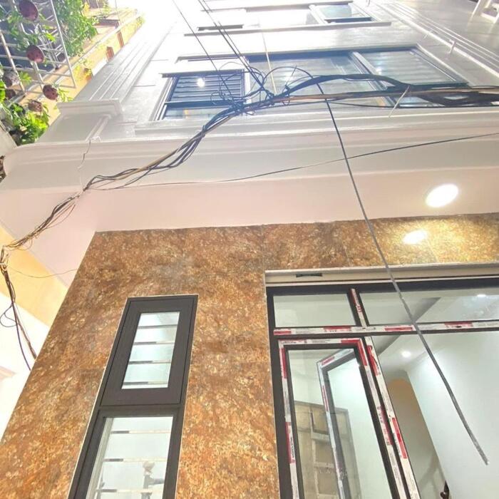 Hình ảnh Bán nhà Thịnh Quang-Đống Đa 34mx6 tầng-lô góc-thang máy-nhà mới-nội thất đẹp-gần ô tô.ở ngay 0
