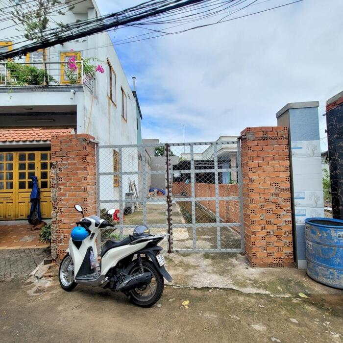 Hình ảnh Bán đất 4.5x22m hẻm Nguyễn Du gần trường cấp 1,2,3 Dĩ An 0