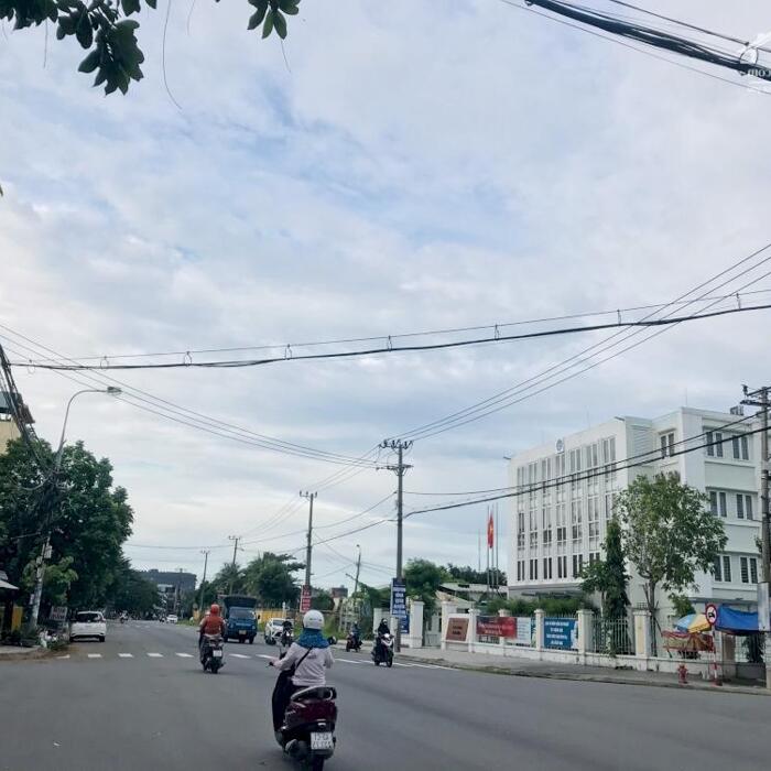 Hình ảnh Bán đất MT Nguyễn Thiện Kế, gần Võ Văn Kiệt, kết nối với Nguyễn Văn Thoại. 0