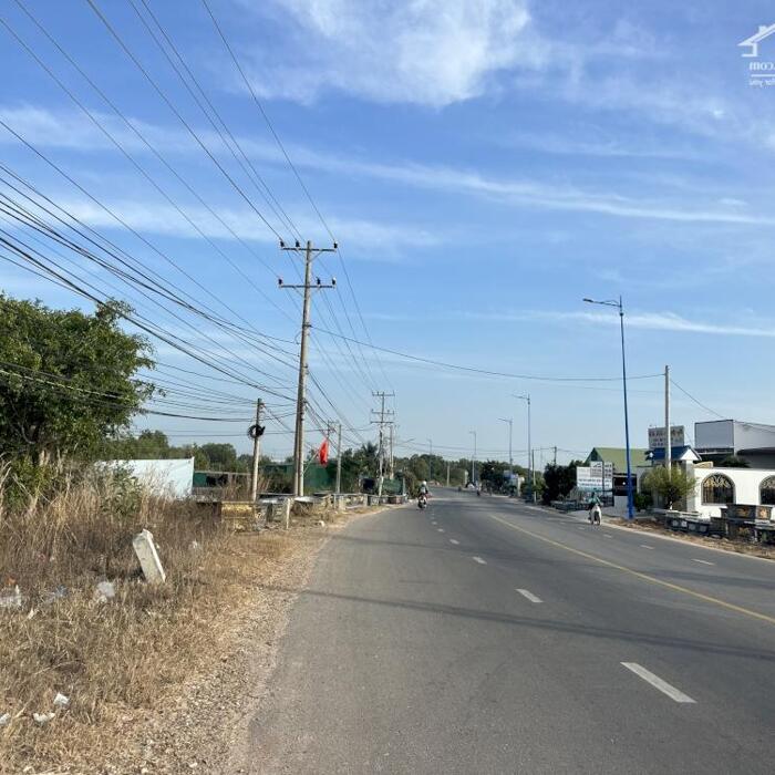 Hình ảnh Bán 5800m2 đất ONT Nguyễn Chí Thanh, Thị xã LaGi HẠ GIÁ 50% 400tr/m ngang 3