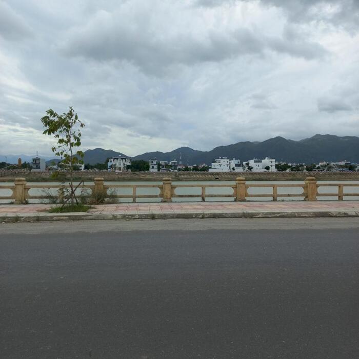 Hình ảnh cần bán lô mặt tiền đường Trần Phú thị trấn Diên Khánh view sông giá 3,8 tỷ 0