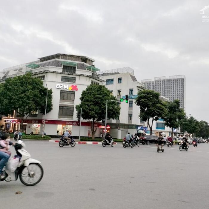Hình ảnh Bán đất tặng nhà 1.5 tầng Nguyễn Cơ Thạch Ô tô 16 chỗ Đỗ cửa, DT 74m, giá có 6.8 tỷ. 2