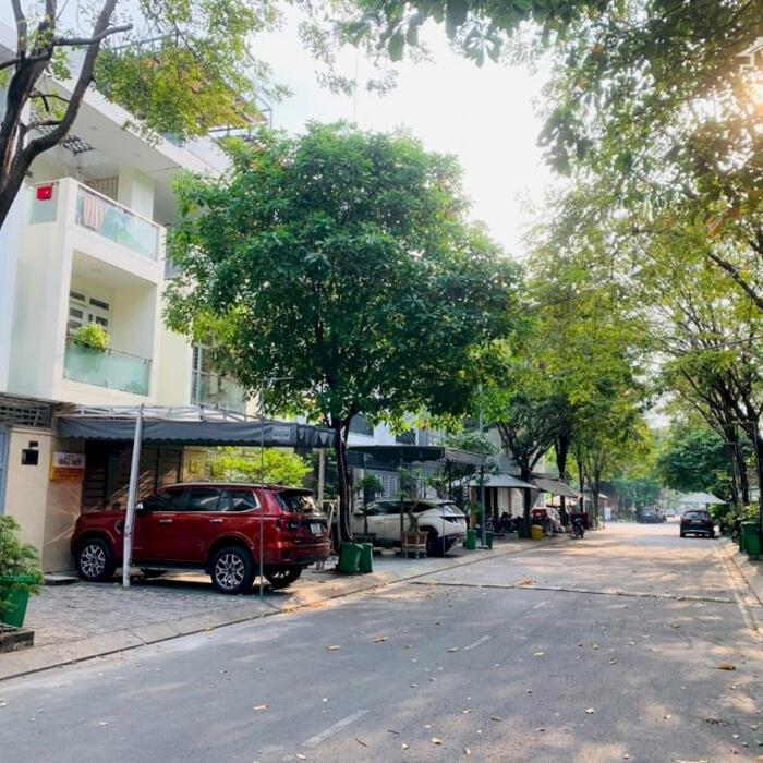 Hình ảnh Nhà Mặt Tiền sát Phạm Văn Đồng- Linh Tây- Thủ Đức- DTS 220m2, đường 10m, Bao giá toàn khu vực 2