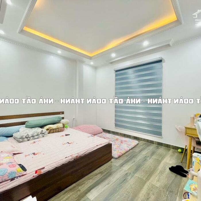 Hình ảnh Nhà dân xây độc lập 4 tầng tại trung tâm phố Lê Hồng Phong 8