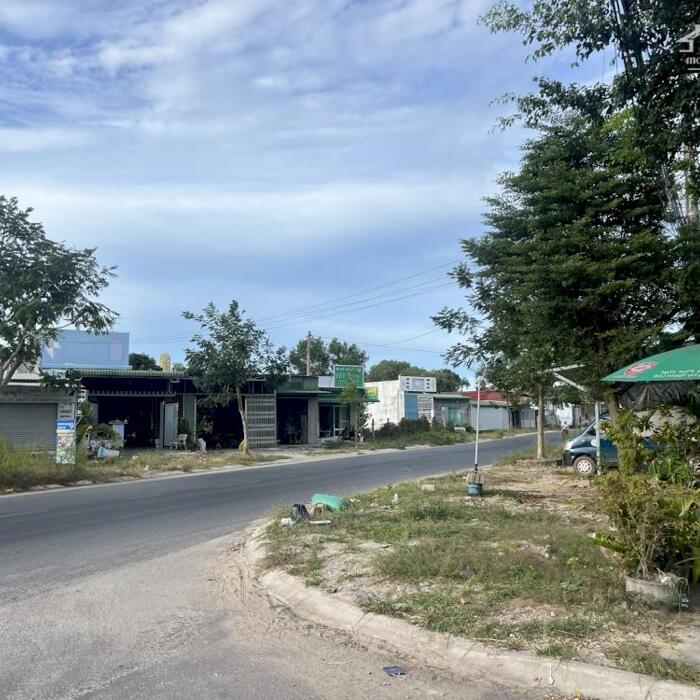 Hình ảnh Bán Nhà 1 trệt 1 lầu Nguyễn Hữu Cảnh - TX LaGi chưa qua đầu tư, gần biển 4