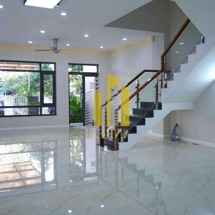 Hình ảnh Villa Phố Hiện Đại Đầy Đủ Nội Thất - Sân Vườn - Khu Bảo Vệ 24/24 1