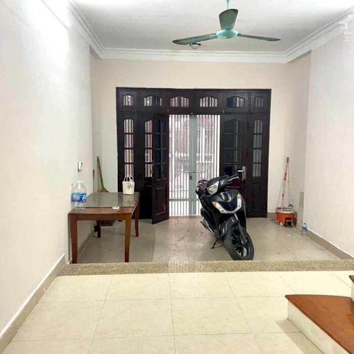 Hình ảnh BÁN NHÀ 48M2 5 TẦNG TẠI HOÀNG QUỐC VIỆT – CẦU GIẤY. ÔTÔ VÀO CỬA. DÂN TRÍ CAO. GIÁ CHÀO 10TỶ 0