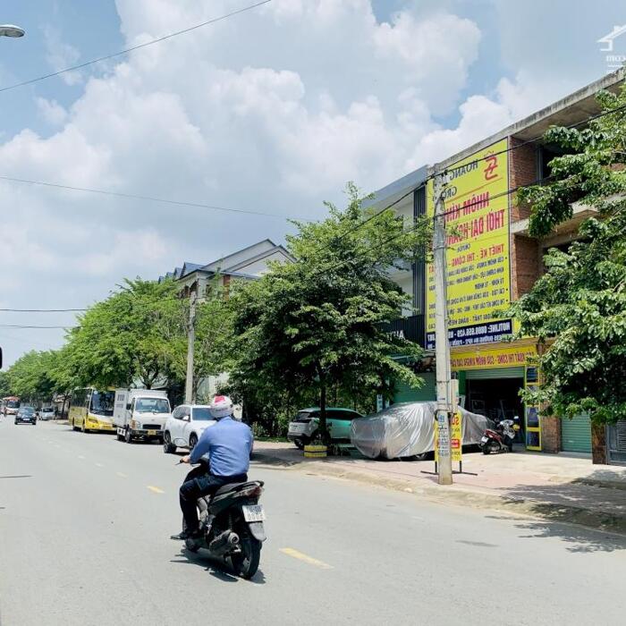 Hình ảnh Nhà bán phường Bửu Long mặt tiền N4 đối diện trường Song Ngữ Lạc Hồng, nhà thô 1 trệt 2 lầu 90m2 giá 6 tỷ 5