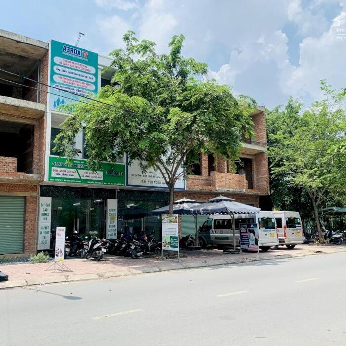 Hình ảnh Nhà bán phường Bửu Long mặt tiền N4 đối diện trường Song Ngữ Lạc Hồng, nhà thô 1 trệt 2 lầu 90m2 giá 6 tỷ 8