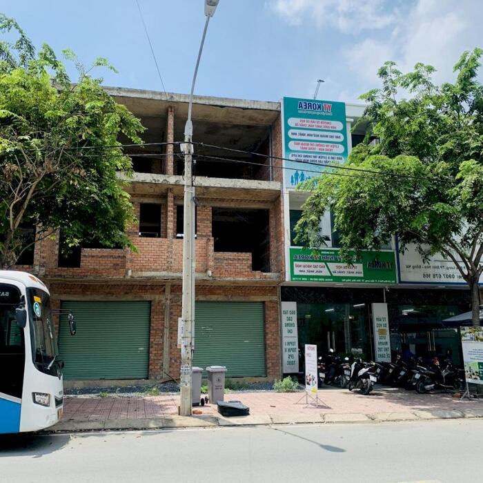 Hình ảnh Nhà bán phường Bửu Long mặt tiền N4 đối diện trường Song Ngữ Lạc Hồng, nhà thô 1 trệt 2 lầu 90m2 giá 6 tỷ 6