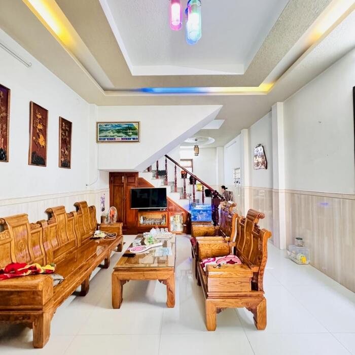 Hình ảnh Bán nhà hẻm Nguyễn Khuyến - Vĩnh Hải. Đường trước thông thoáng rộng 3 - 3,7m 3