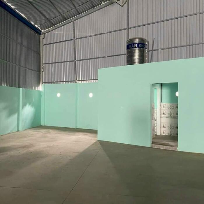 Hình ảnh Cho thuê xưởng giá rẻ tdt 800m có điện 250kva , cho sản xuất đa nghề ở Thuận Giao - Thuận An 1