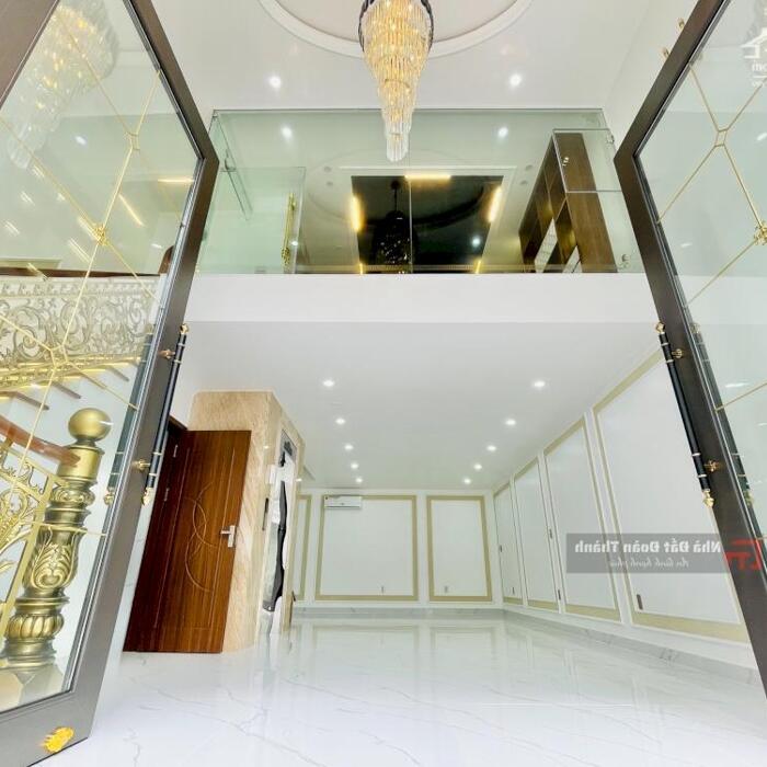 Hình ảnh Nhà hoàn thiện cao cấp 6 tầng độc lập có thang máy thiết kế sang trọng khu phân lô Lê Hồng Phong 1