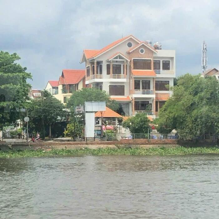 Hình ảnh Bán gấp biệt thự view sông Sài Gòn, Bình Lợi - Đặng Thùy Trâm, P. 13, BT, 11x22, 3T 18.8 tỷ 2